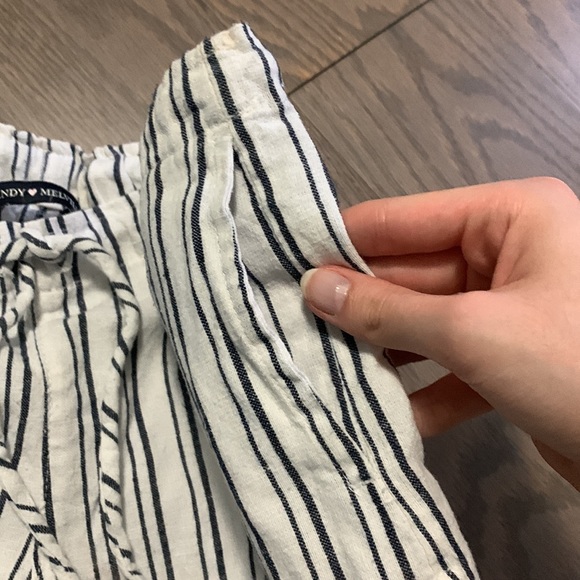 Brandy Melville Blue And White Linen Shorts with pockets - Picture 5 of 5